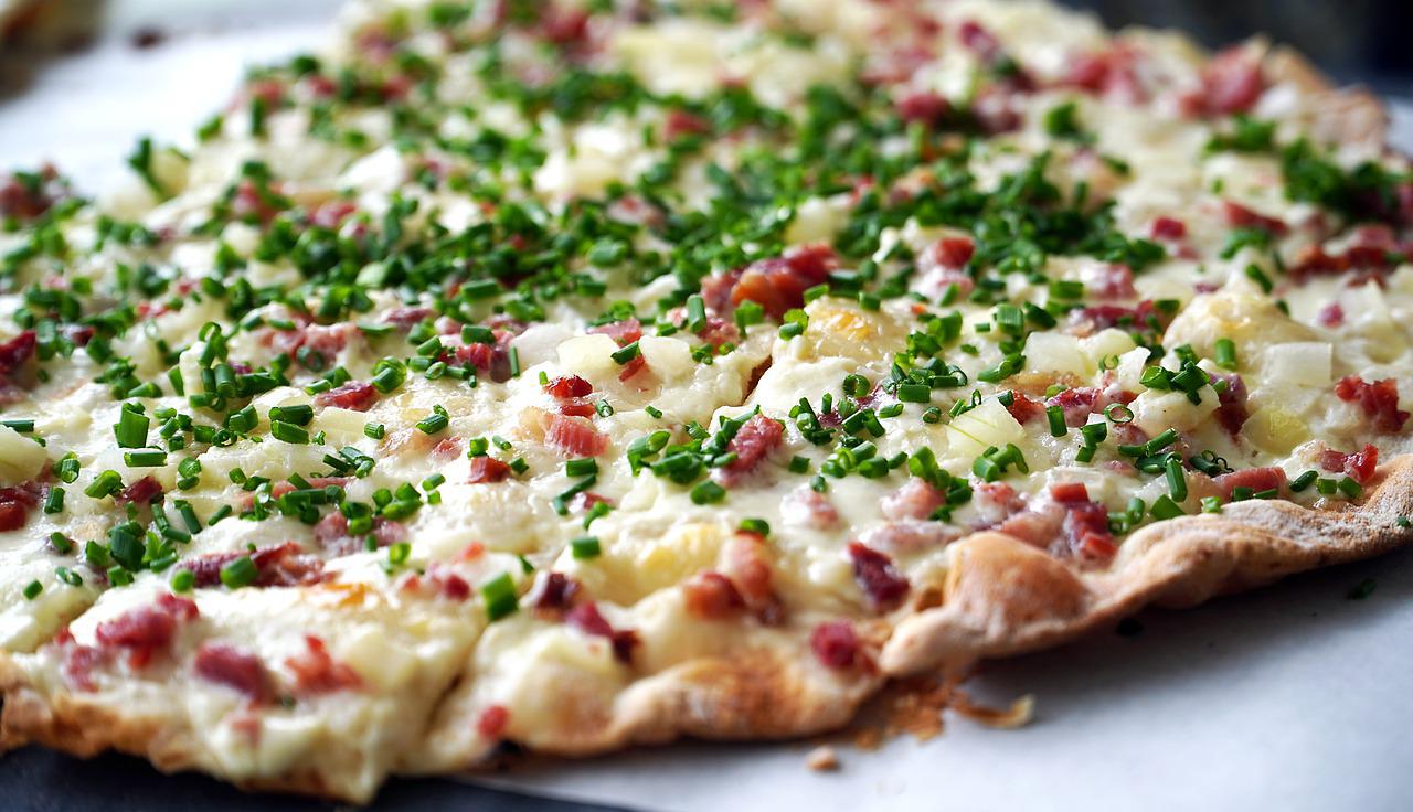 La tarte flambée des Winstub d'Alsace