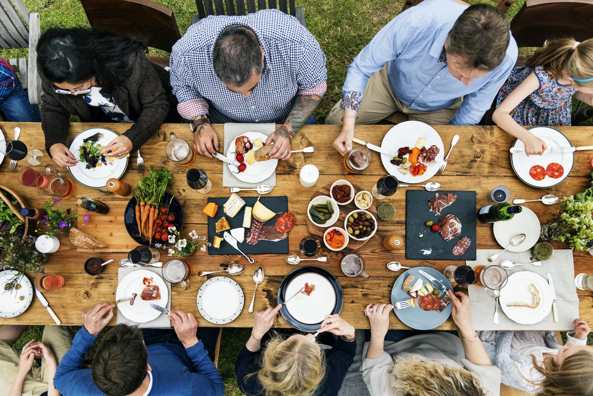 Apéro dinatoire entre proches avec des produits HERTA